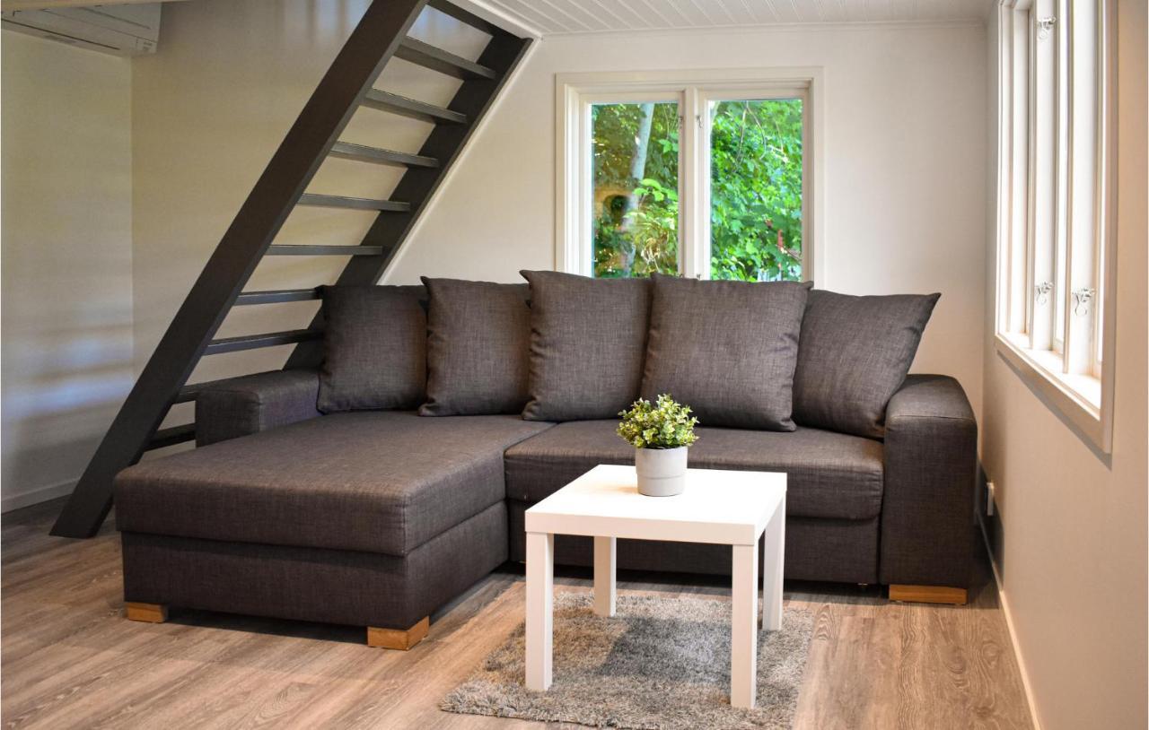 2 Bedroom Amazing Home In Fjaelkinge Exterior photo